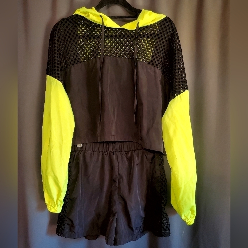 SHEIN MESH 2 PIECE JOGGING SUIT SIZE MEDUIM